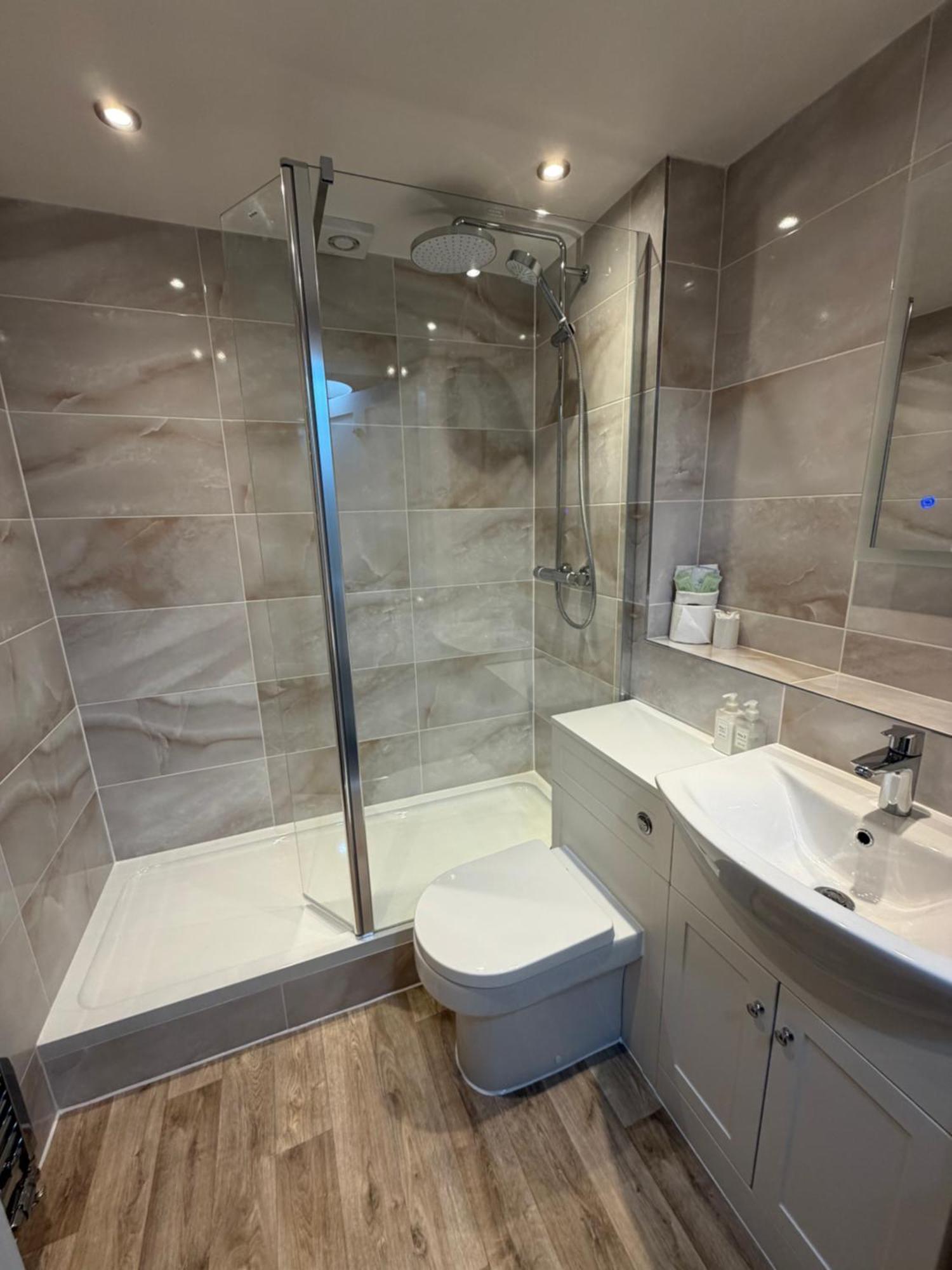 Single Room Private External Bathroom