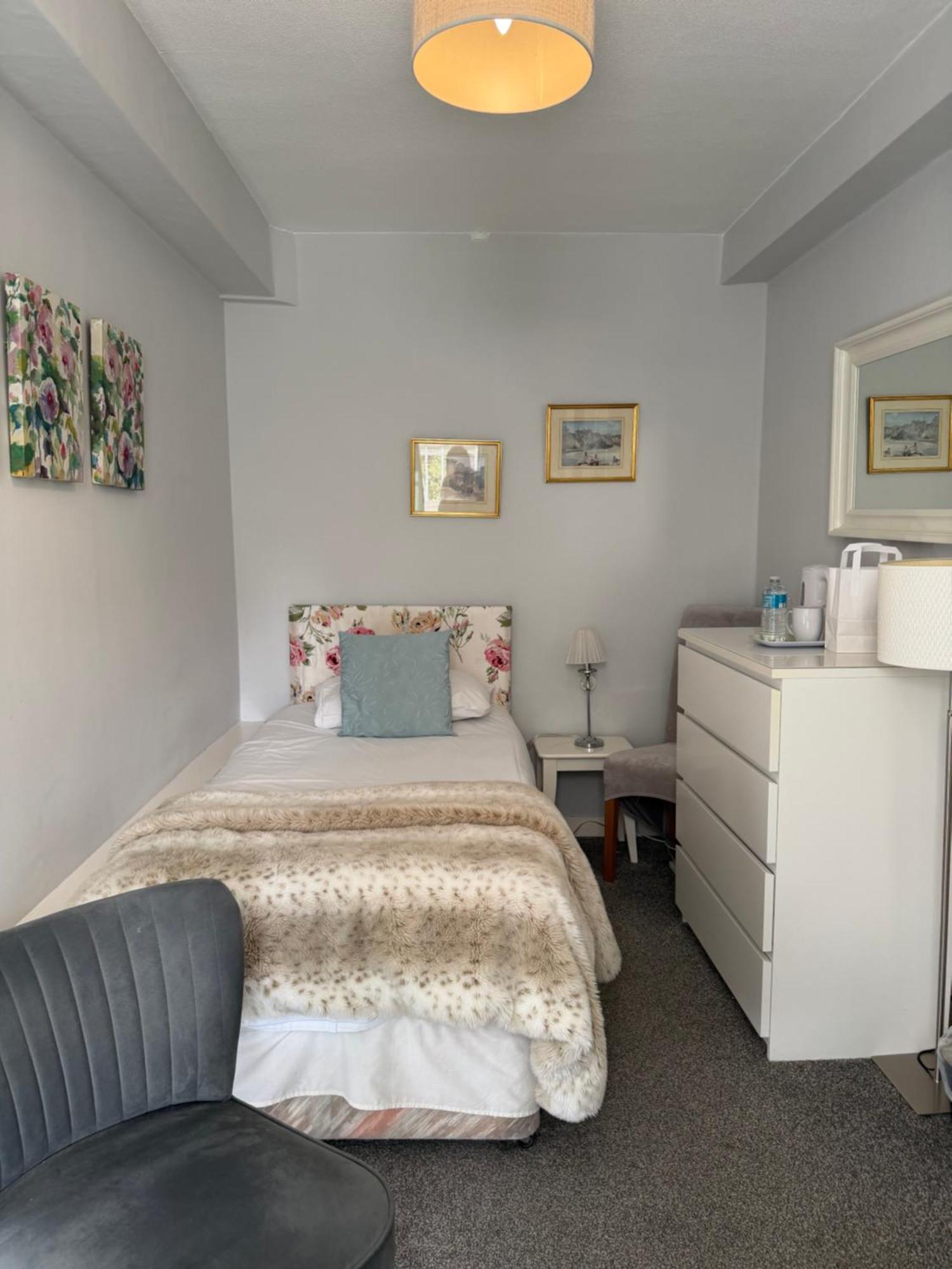 Single Room Private External Bathroom