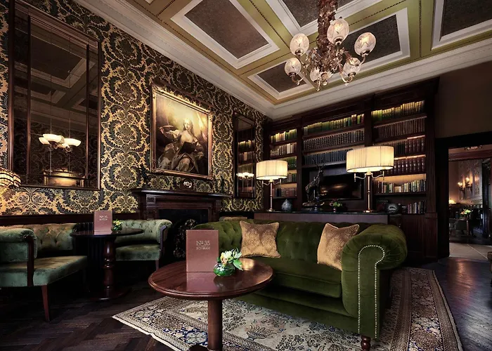 5 star hotel: The Bonham